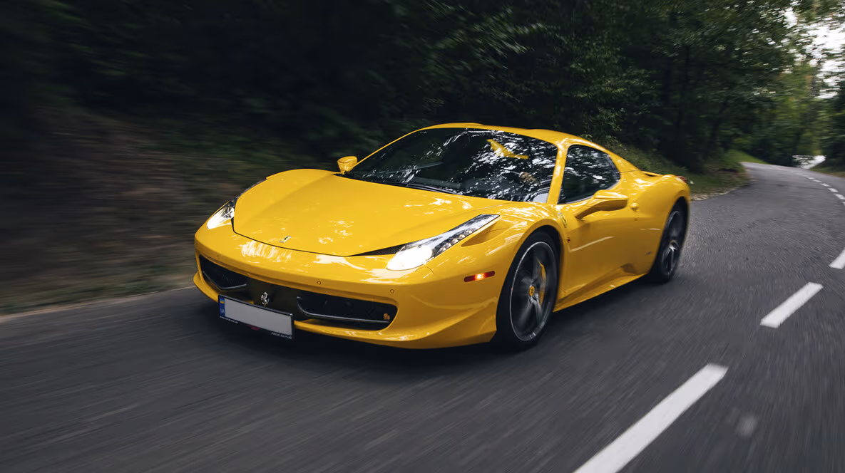 Подарунок на 14 лютого подрузі - Тест-драйв суперкара Ferrari для двох