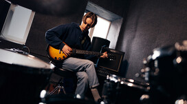 Майстер-клас гри на електрогітарі Майстер-клас гри на електрогітарі