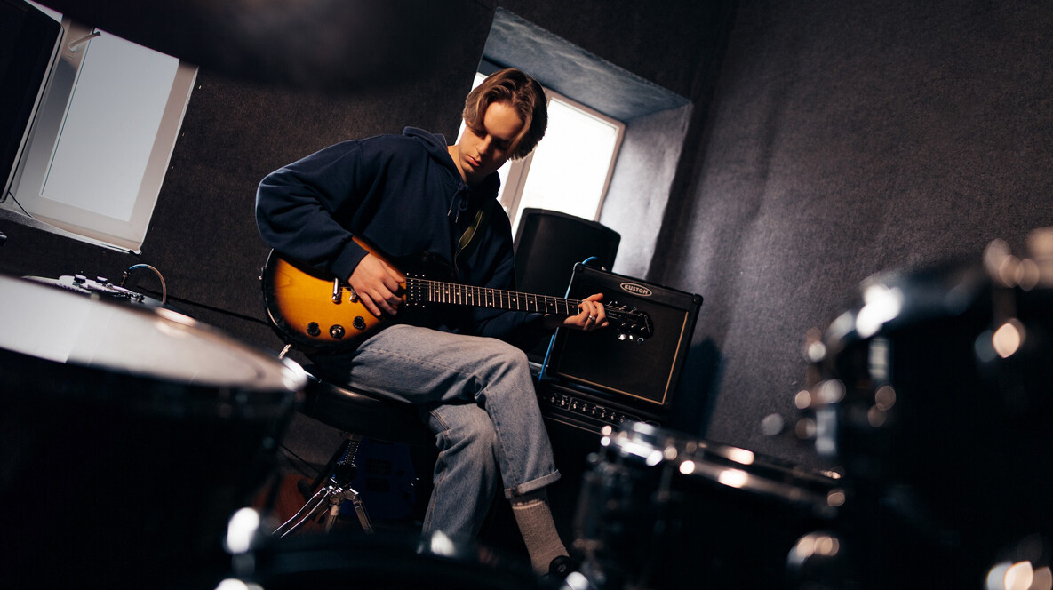 Мастер-класс игры на электрогитаре Подарки пчеловоду в Харькове - Мастер-класс игры на электрогитаре