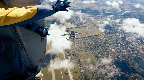 Прыжок с парашютом для двоих Подарки по профессиям в Днепре - Прыжок с парашютом для двоих