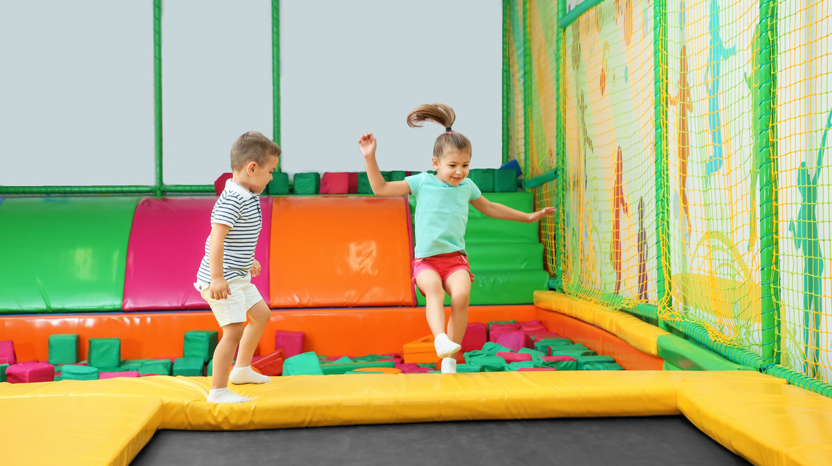 Стрибки на батуті Подарунки дитині на 12 років - Стрибки на батуті