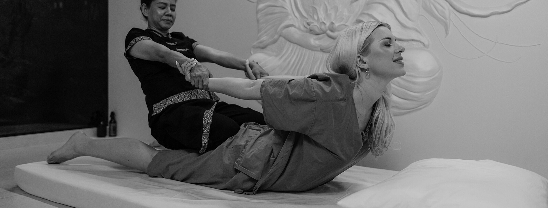 Фото 1 - Тайський масаж для двох