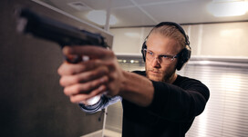 Стрельба из пистолета Стрельба из пистолета