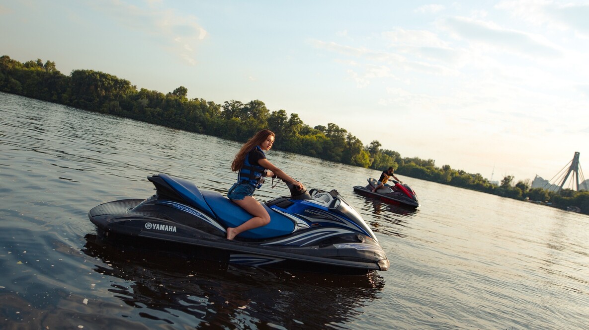 Драйв на гідроциклах для двох Подарункові сертифікати співробітникам у Харкові - Драйв на гідроциклах для двох