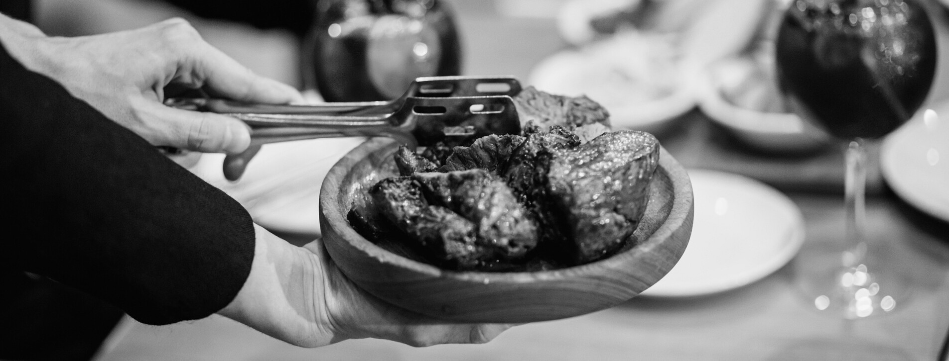 Фото 1 - Ужин с безлимитным мясом для двоих