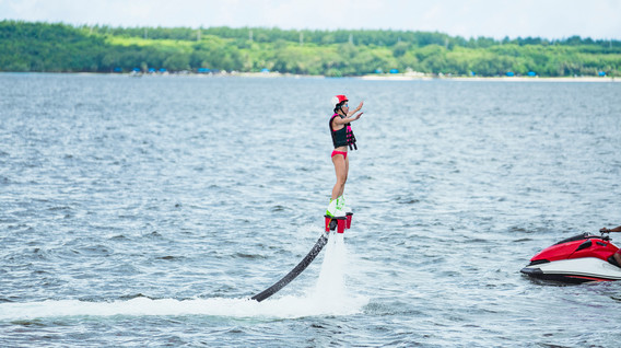 Політ на флайборді Активний відпочинок у Харкові - Політ на флайборді