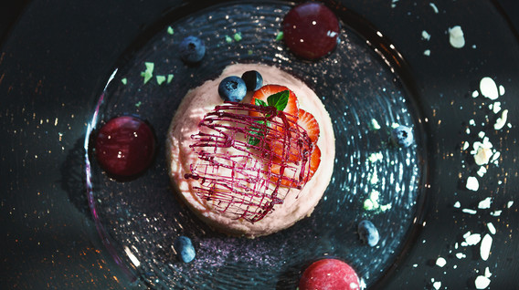 Вечеря в ресторані «ДАХ» Подарунки дівчинці у Львові - Вечеря в ресторані «ДАХ»