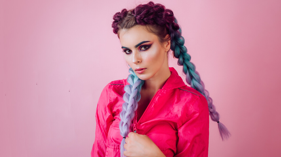 Яркие косы с канекалоном Подарки девочке на 15 лет во Львове - Яркие косы с канекалоном