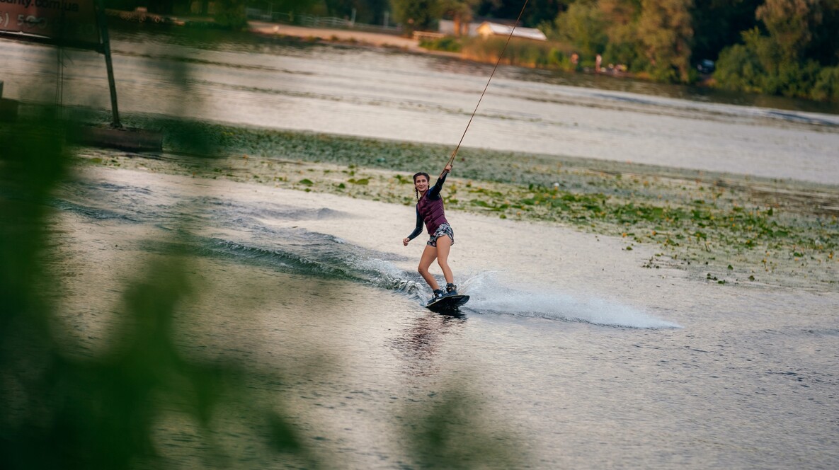 Вейкбординг на канатці для компанії Сорприз на ювілей жінці в Харкові - Вейкбординг на канатці для компанії