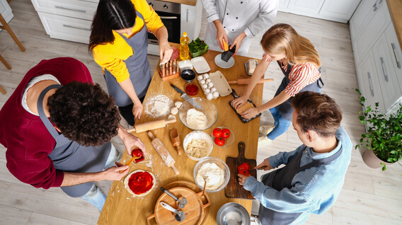 Індивідуальний майстер-клас кулінарії для компанії Подарунки братові на 22 роки - Індивідуальний майстер-клас кулінарії для компанії