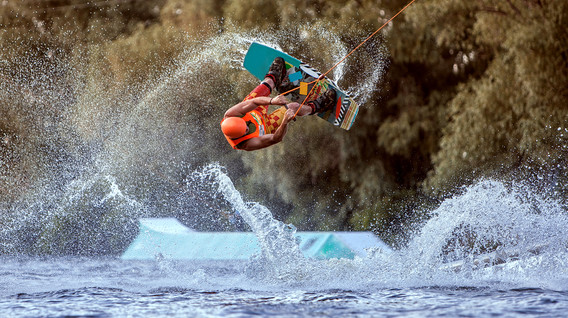 Вейкбординг на канатці для компанії Як навчитися кататись на вейкборді - Вейкбординг на канатці для компанії