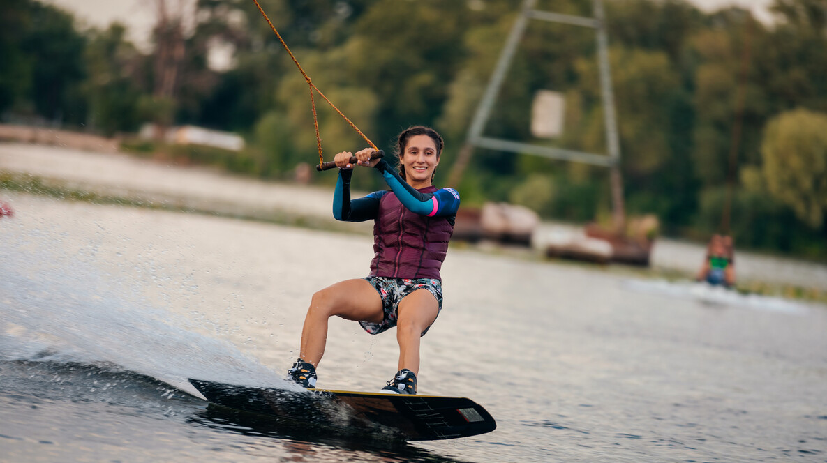 Вейкбординг на канатці для компанії Подарунок хрещеній на 8 березня - Вейкбординг на канатці для компанії