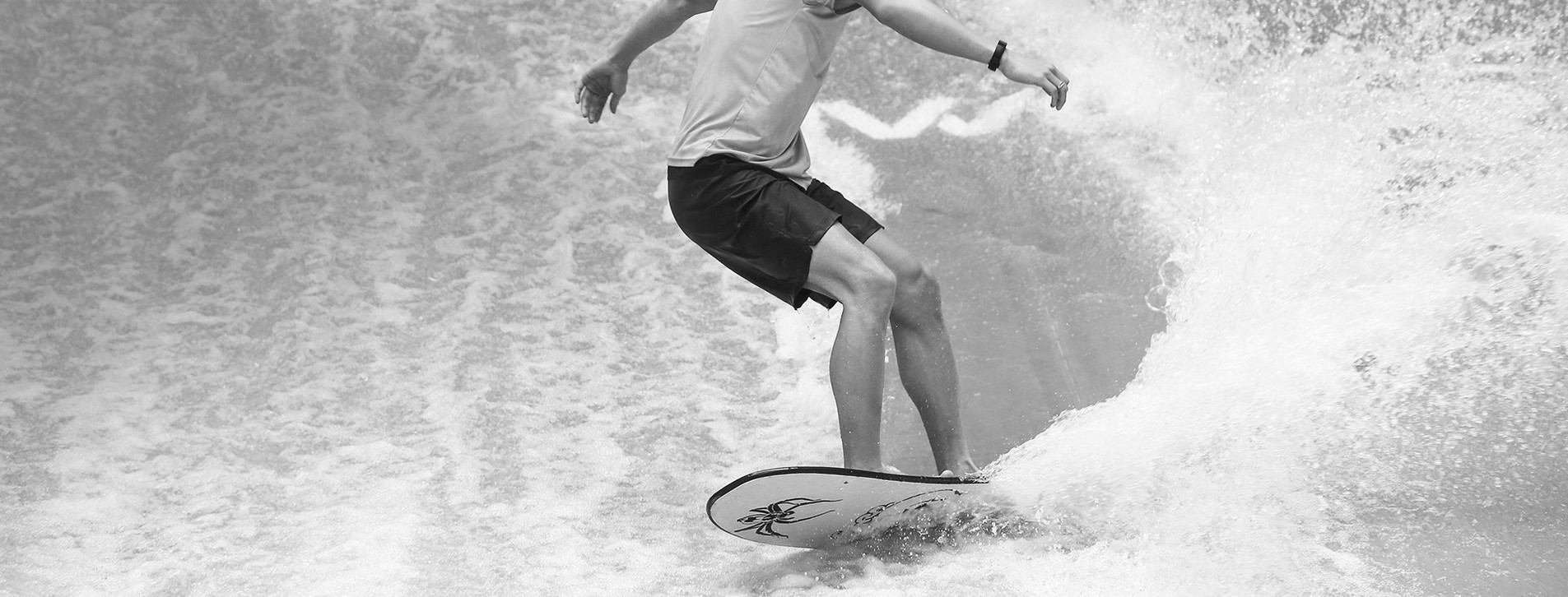 Фото 1 - Серфінг на штучній хвилі для компанії