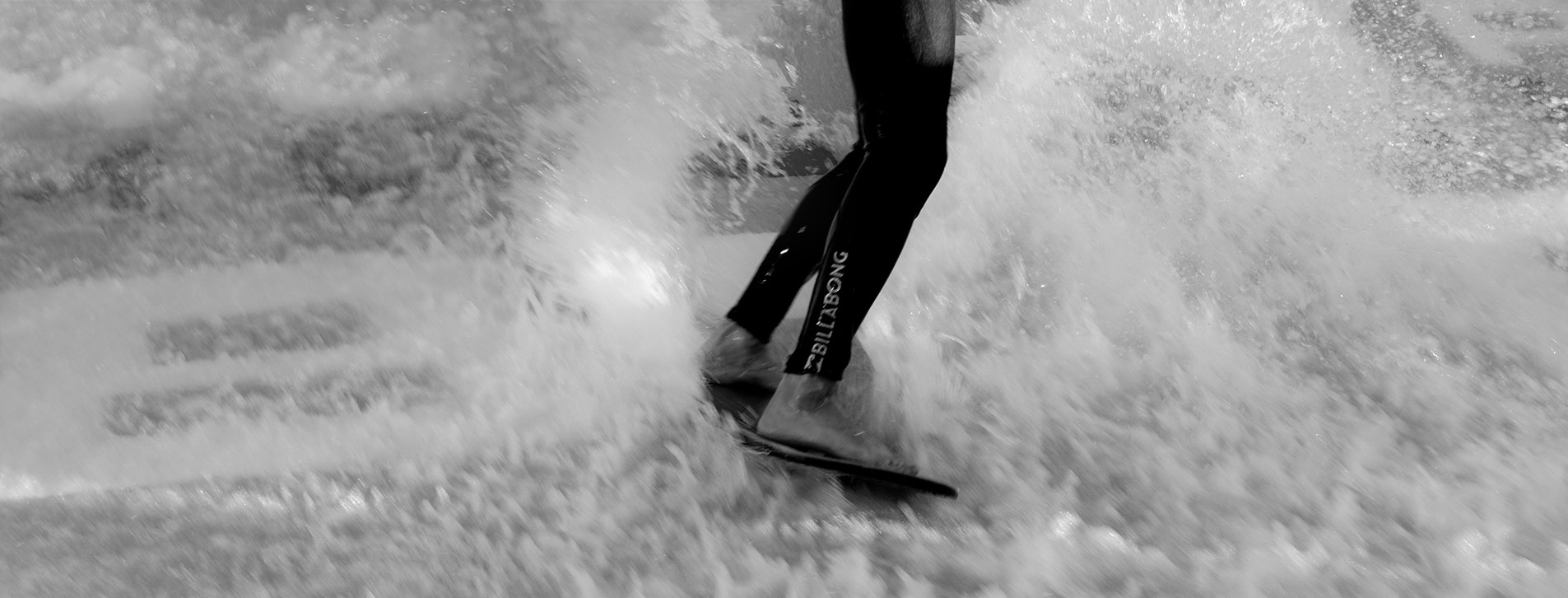 Фото 1 - Серфінг на штучній хвилі для компанії