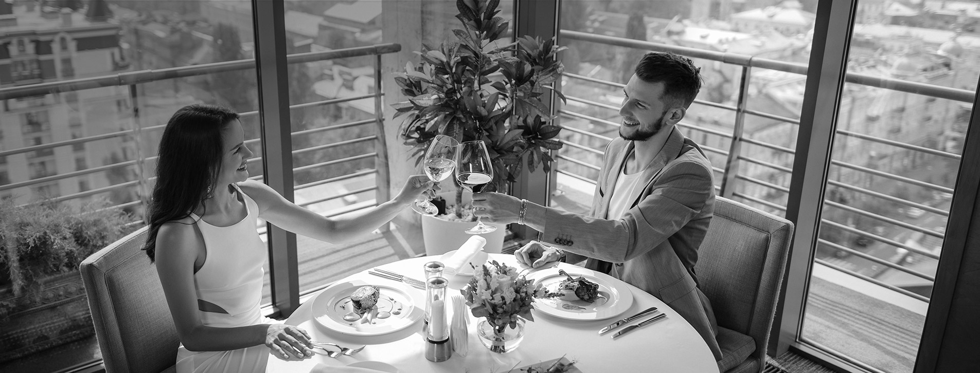 Фото 1 - Вечеря в ресторані з панорамним видом