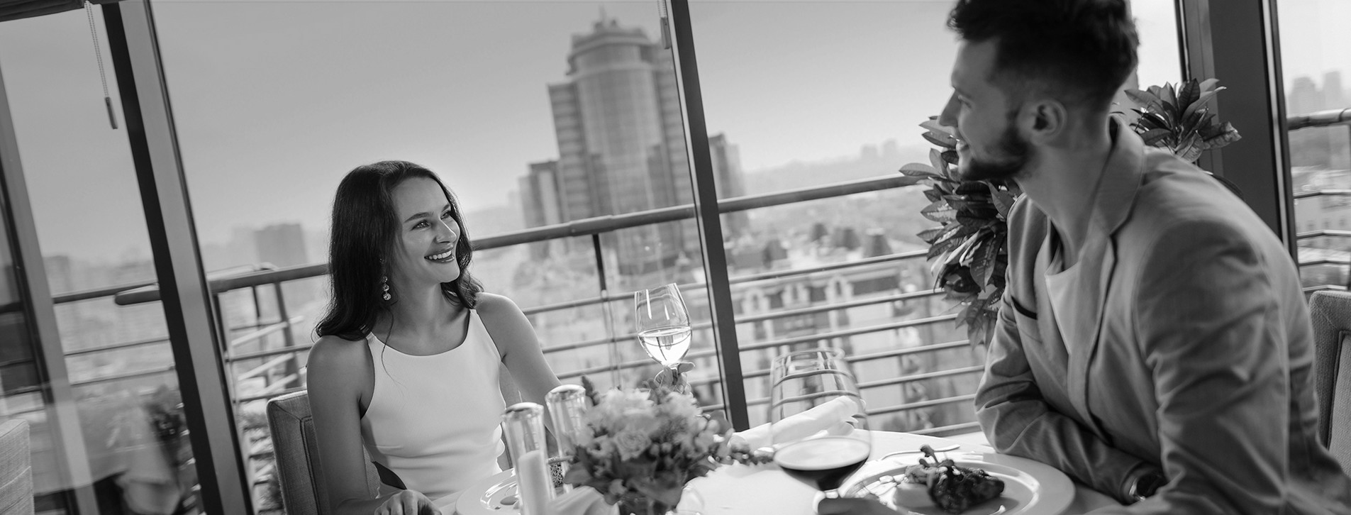 Фото 1 - Вечеря в ресторані з панорамним видом