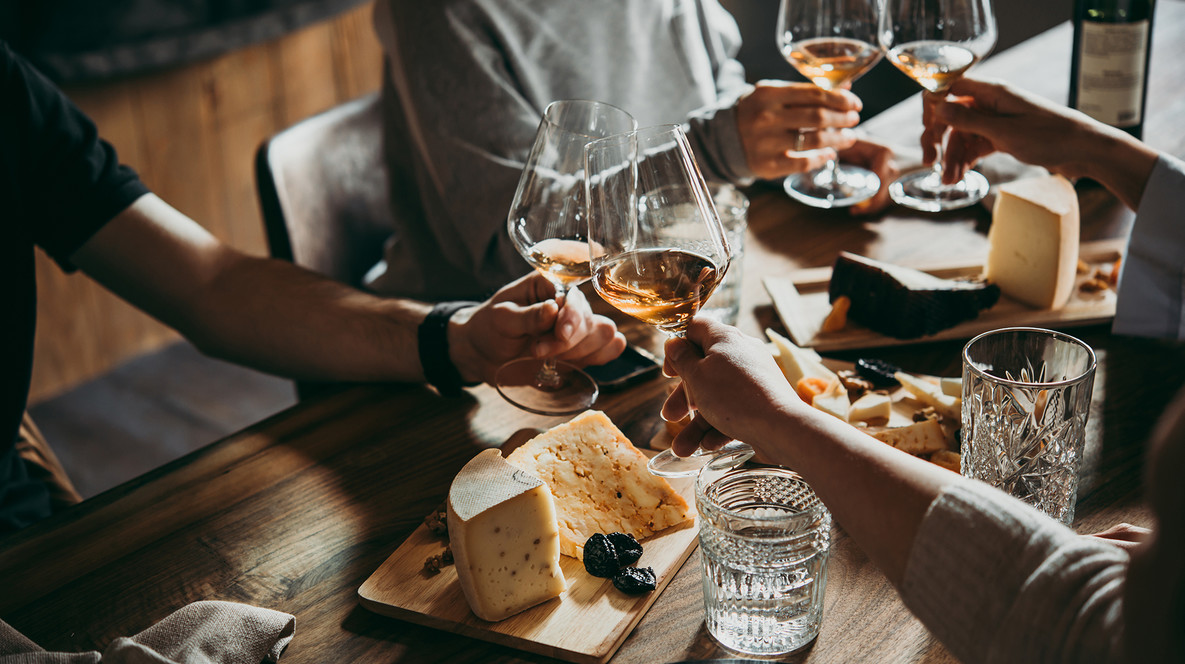 Дегустація вина та сиру для компанії Як відсвяткувати День народження одному у Львові - Дегустація вина та сиру для компанії