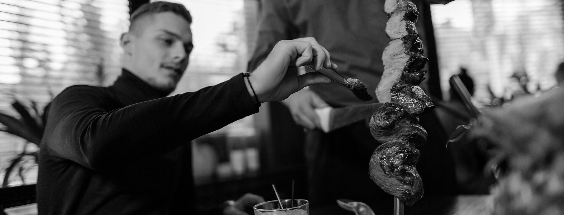 Фото 1 - Вечеря з безлімітним м'ясом для компанії