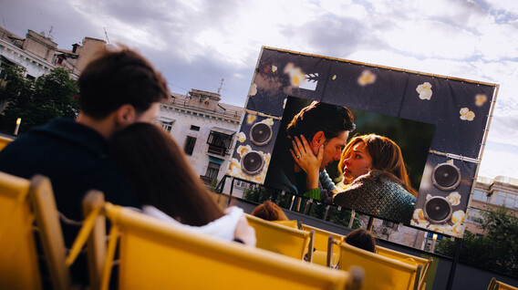 Кінотеатр на даху для компанії Сюрприз на ювілей жінці - Кінотеатр на даху для компанії