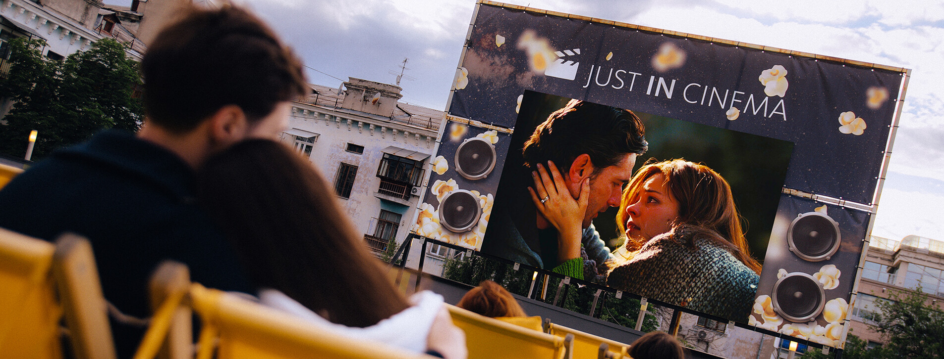 Фото 1 - Кінотеатр на даху для компанії