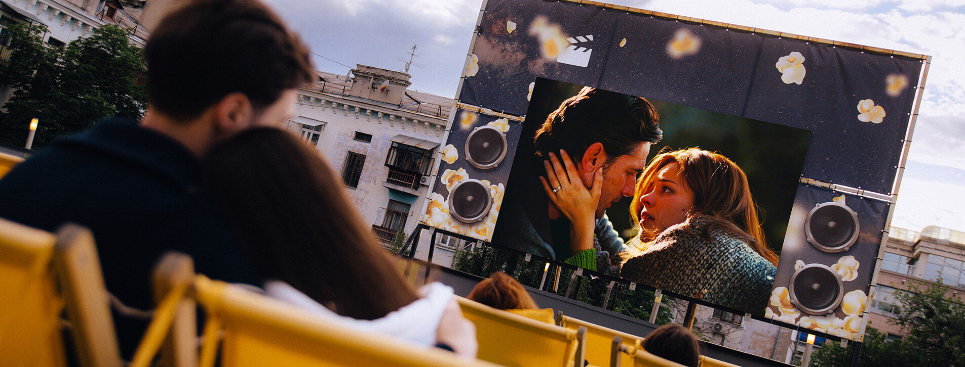 Фото 1 - Кінотеатр на даху для компанії