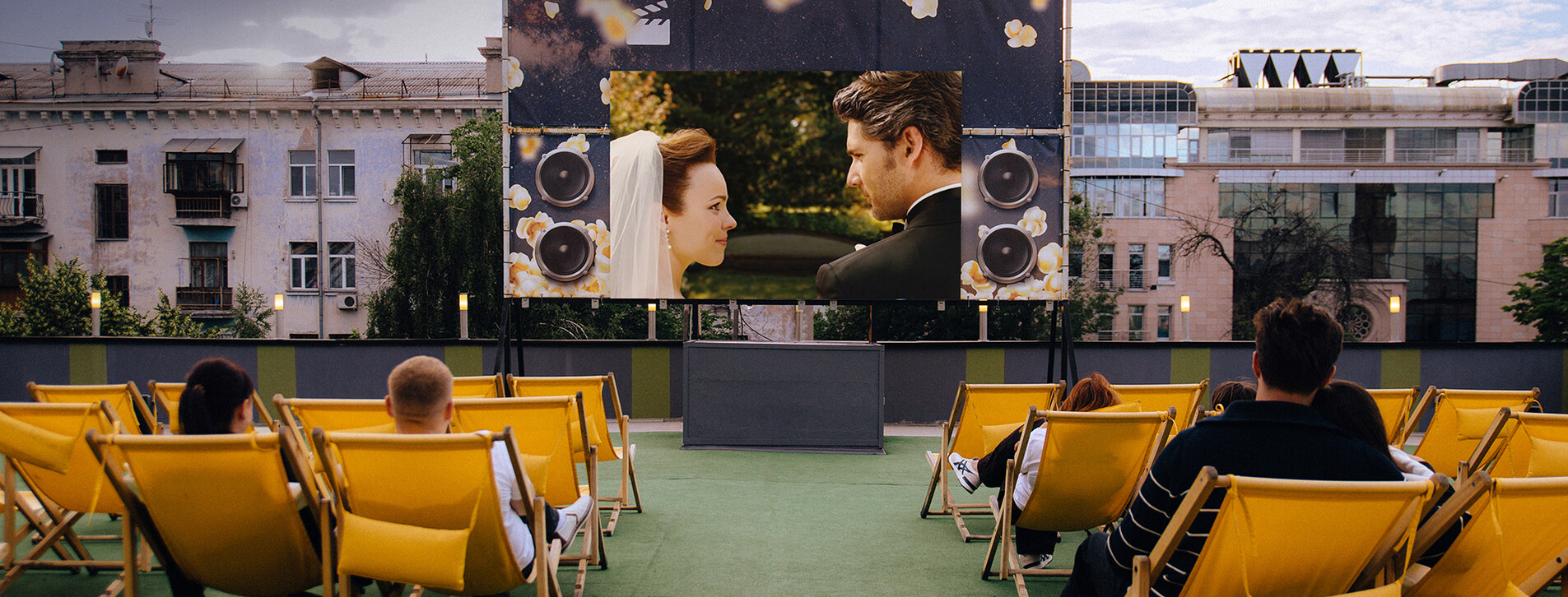 Фото 1 - Кінотеатр на даху для компанії