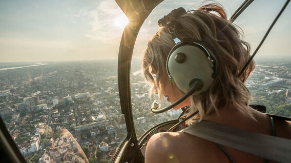 Полет на вертолете Robinson R22 над мостами Киева Подарки первокласснику - Полет на вертолете Robinson R22 над мостами Киева