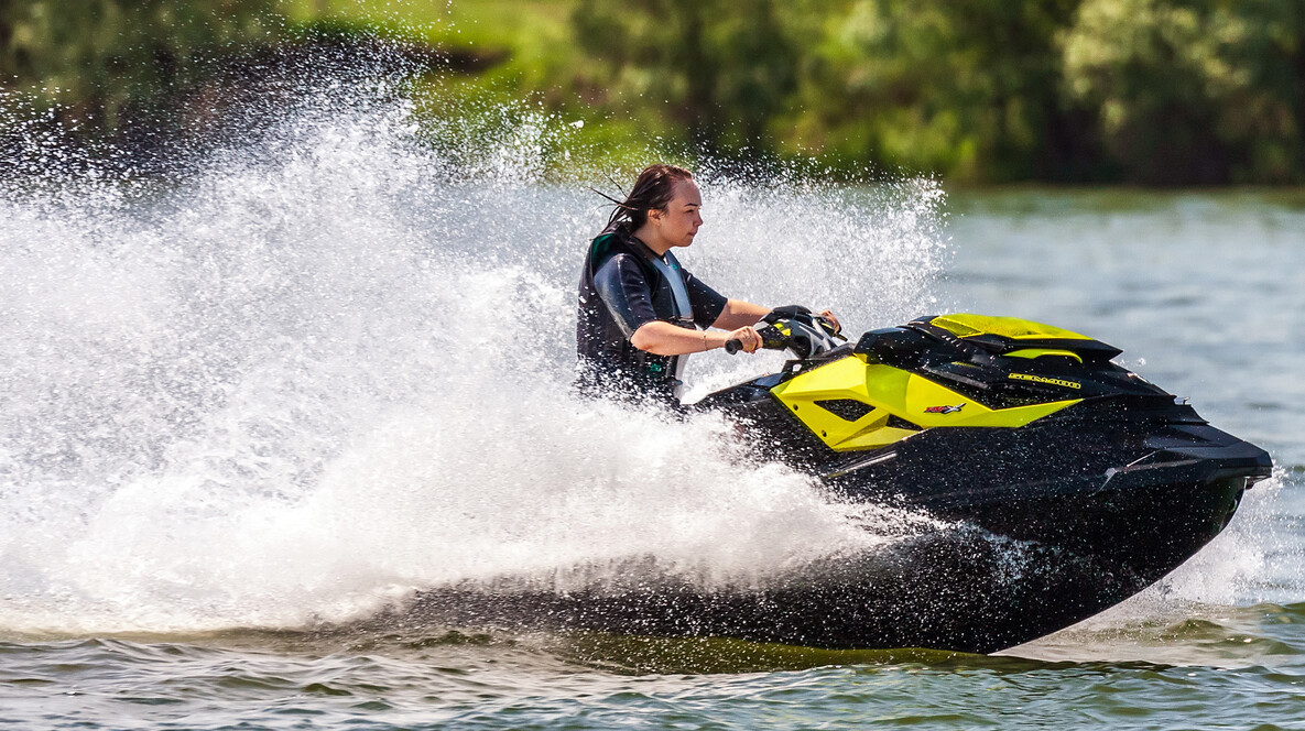 Драйв на гідроциклі Сюрприз на день народження бабусі - Драйв на гідроциклі