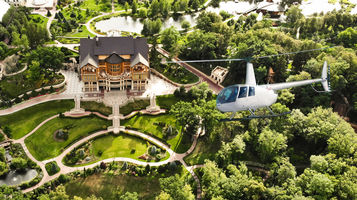 Політ на вертольоті в Межигір'я для компанії Подарунки дітям на Новий рік - Політ на вертольоті в Межигір'я для компанії