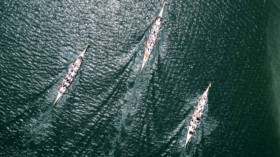 Гребля на драгонботі для компанії Подарунки дівчині на Новий рік - Гребля на драгонботі для компанії