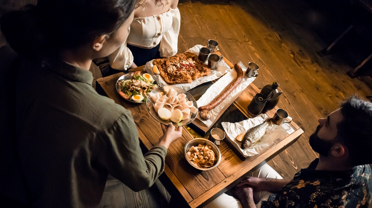 Вечеря в ресторані «Криївка» Подарунки чиновнику у Львові - Вечеря в ресторані «Криївка»