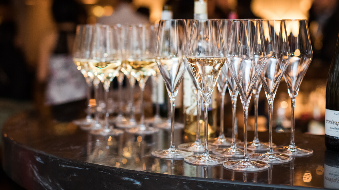 Дегустація ігристих вин для компанії Дегустації в Дніпрі - Дегустація ігристих вин для компанії
