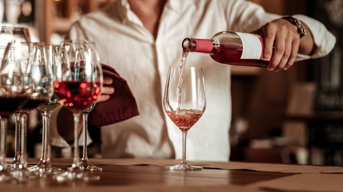 Дегустація вин для компанії Сорприз на ювілей жінці в Дніпрі - Дегустація вин для компанії