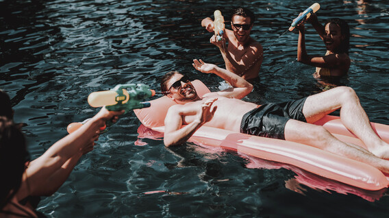 День біля екобасейну для компанії Сюрприз на ювілей татові у Львові - День біля екобасейну для компанії