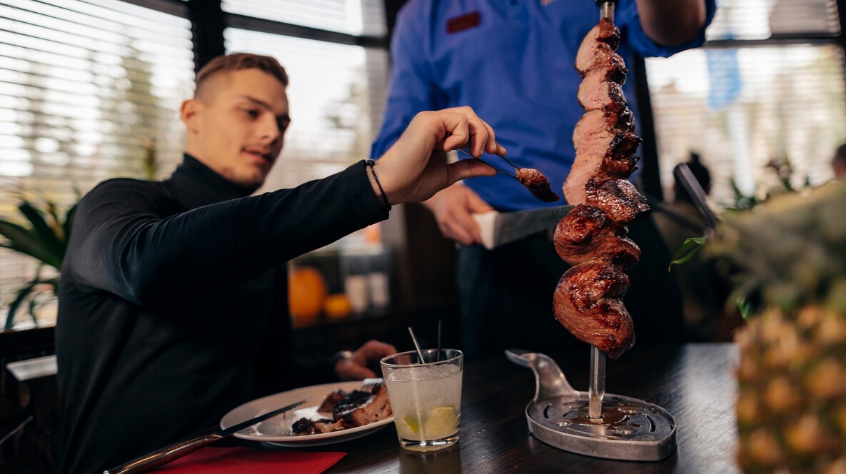 Вечеря з безлімітним м'ясом для компанії