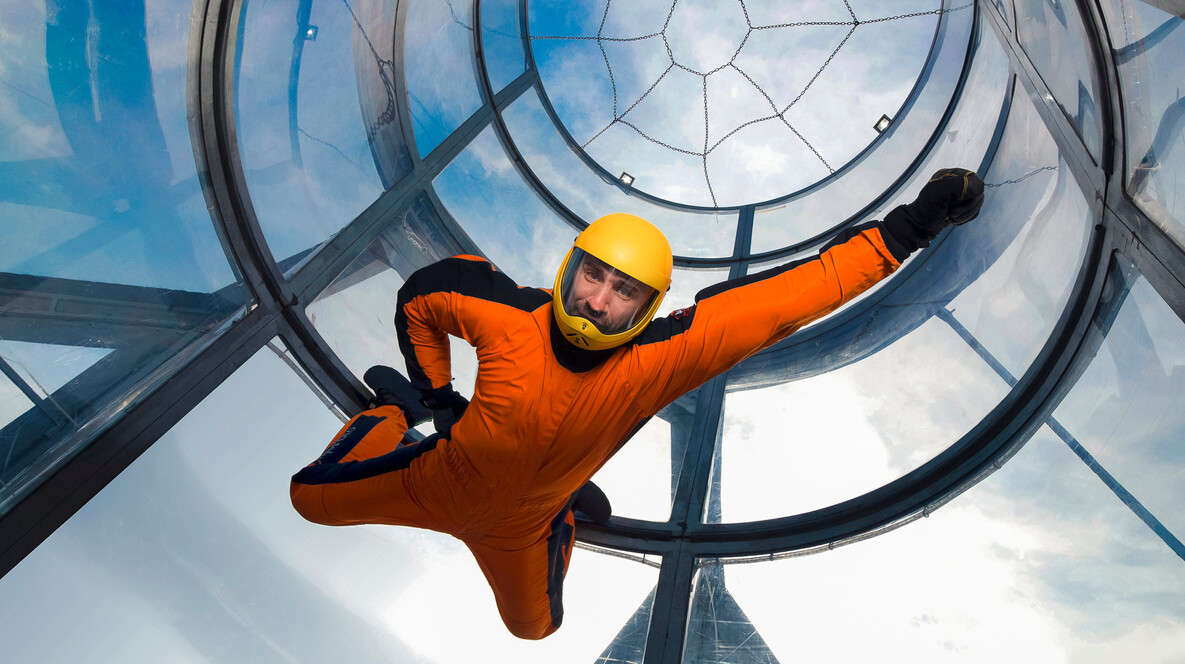 Полет в аэротрубе для компании Необычный опыт в Днепре - Полет в аэротрубе для компании