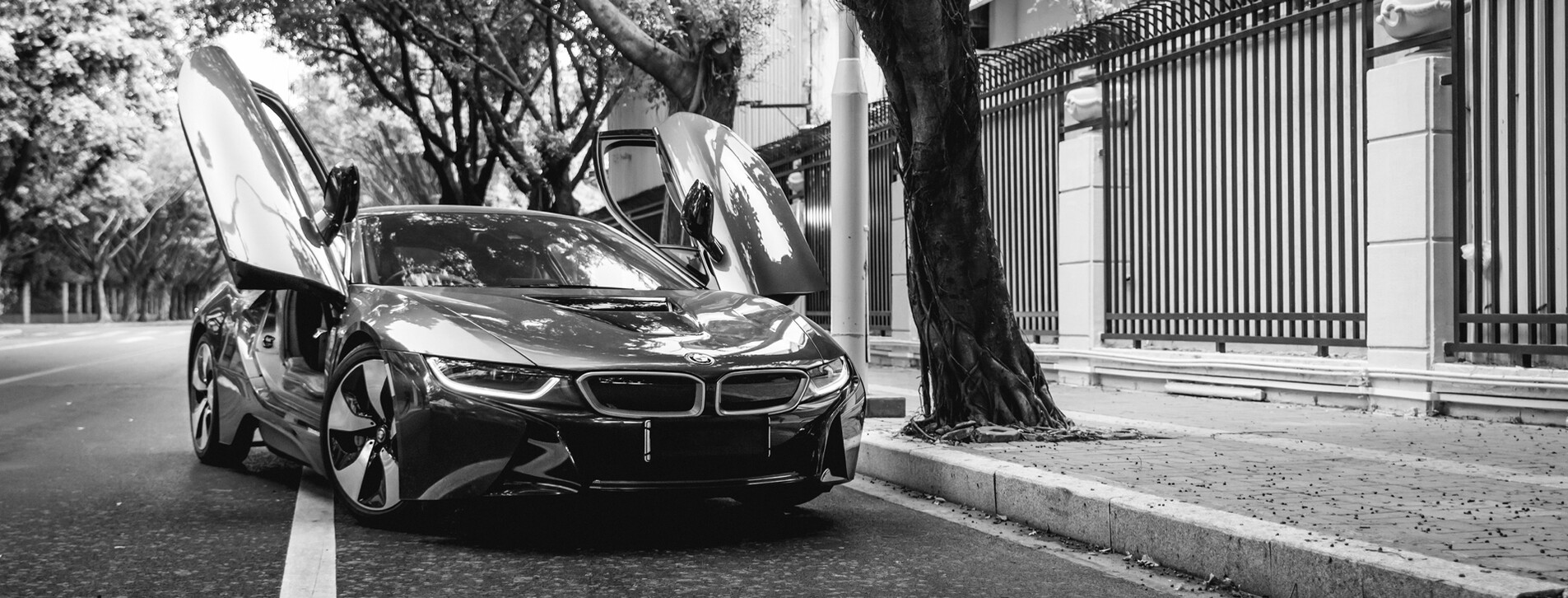 Фото 1 - Тест-драйв суперкара BMW i8