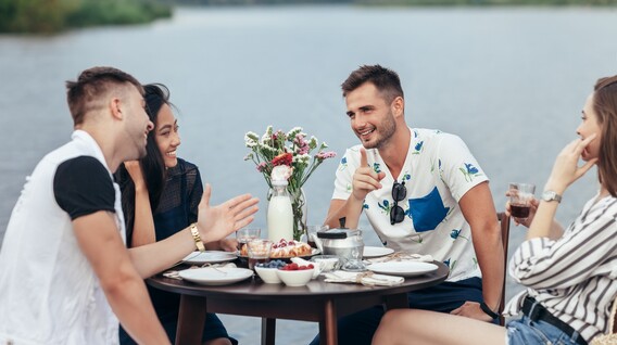 Вечеря в ресторані на Дніпрі Подарунки дідусеві на день народження - Вечеря в ресторані на Дніпрі