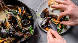 Вечеря в середземноморському ресторані Вечеря в середземноморському ресторані