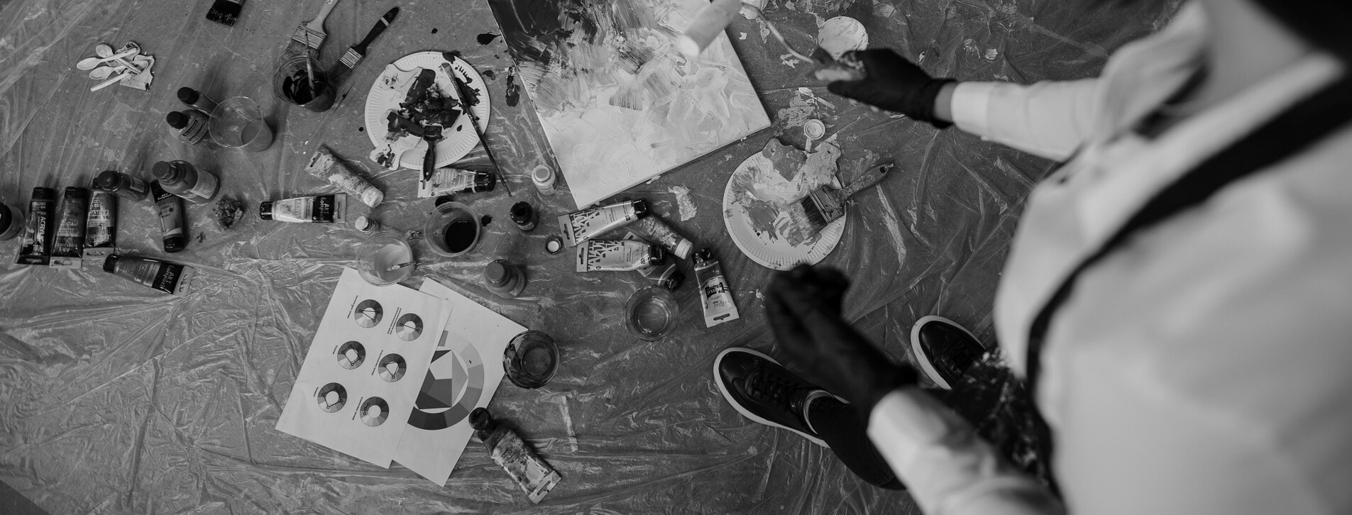 Фото 1 - Майстер-клас абстрактного живопису для компанії