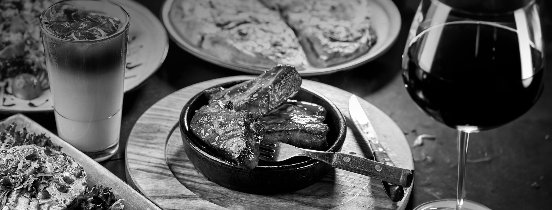 Фото 1 - Безлімітна вечеря та вино в грузинському ресторані для двох