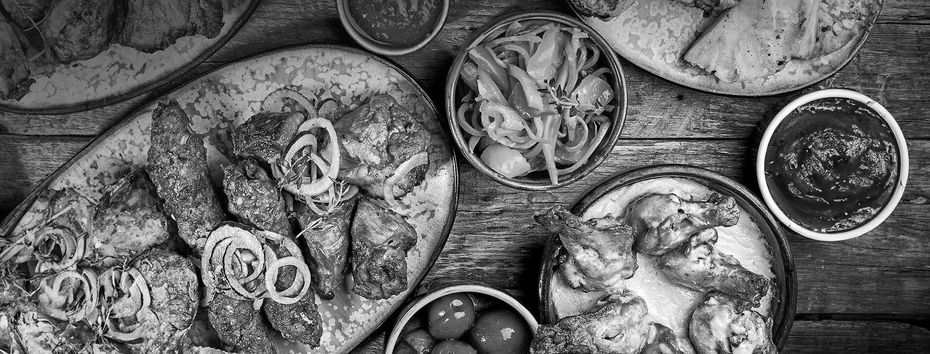 Фото 1 - Безлімітна вечеря та вино в грузинському ресторані для компанії