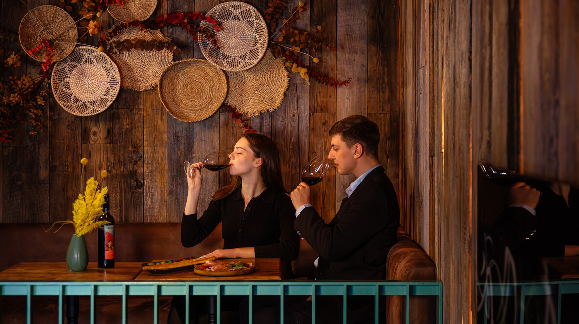 Вечір у винному барі Ресторани у Києві - Вечір у винному барі