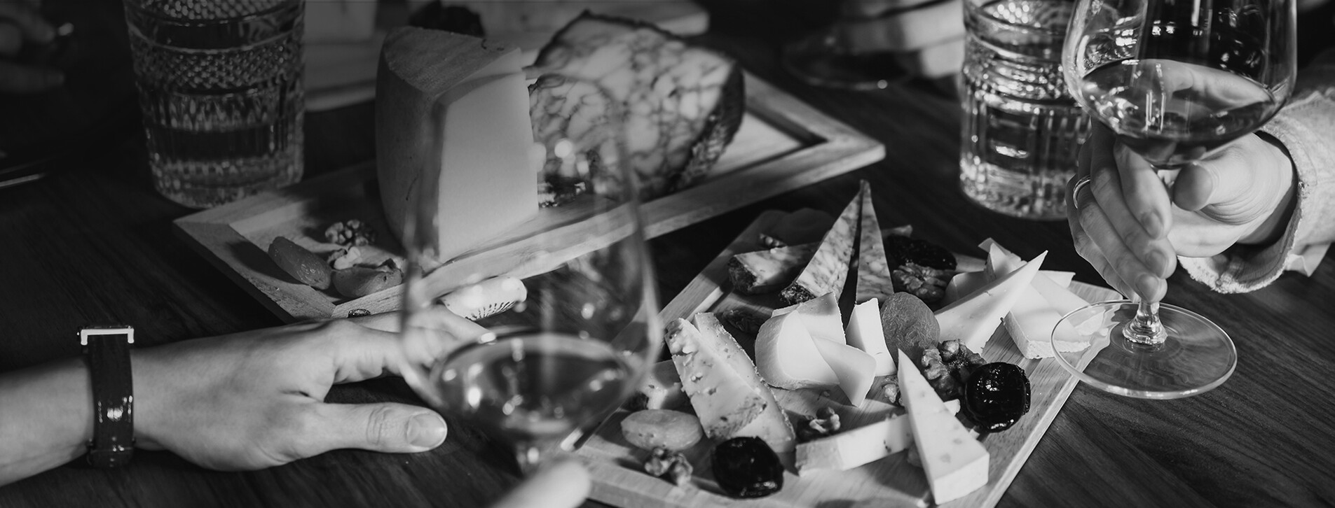 Фото 1 - Дегустація вина та сиру для компанії