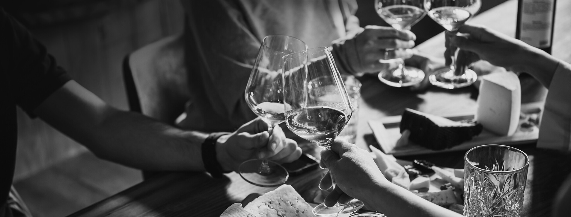 Фото 1 - Дегустація вина та сиру для компанії