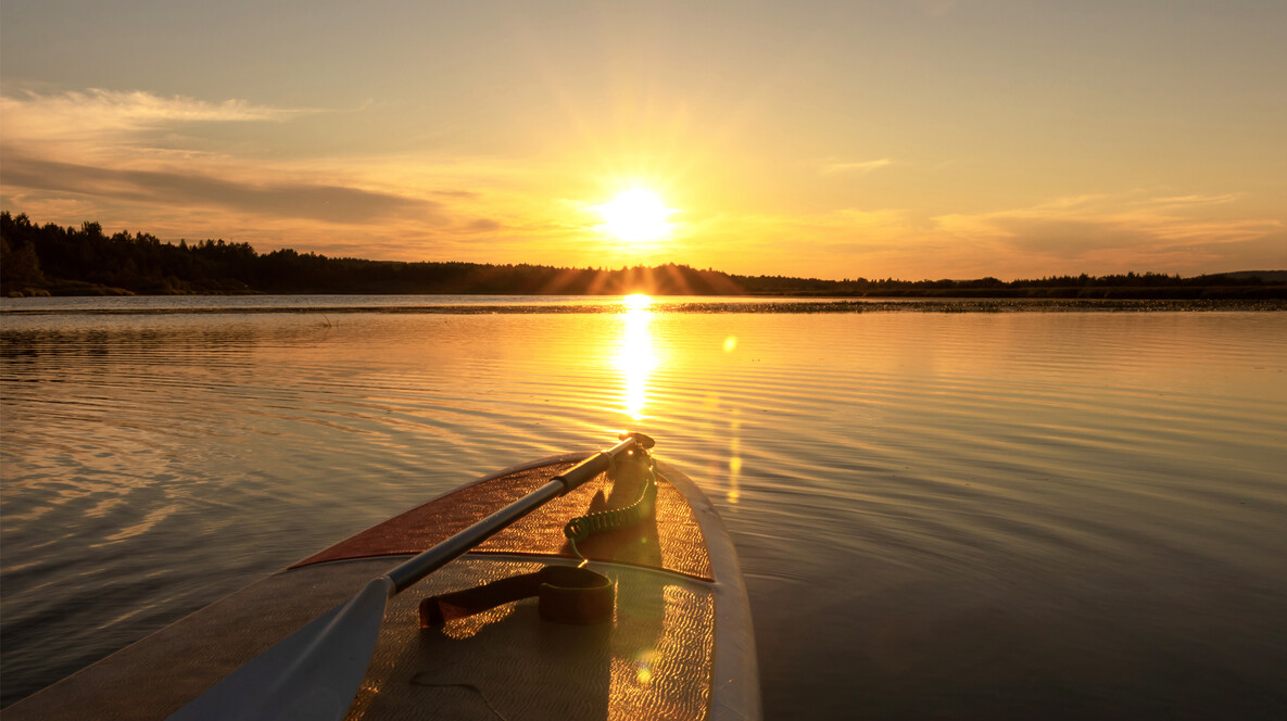 SUP-серфінг на заході сонця для компанії Подарунки співробітниці на Новий рік у Хмельницькому - SUP-серфінг на заході сонця для компанії