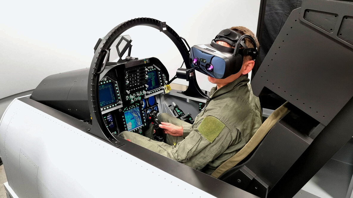 Авіатренажер винищувача F-18 у VR-окулярах Хобі для дорослих - Авіатренажер винищувача F-18 у VR-окулярах