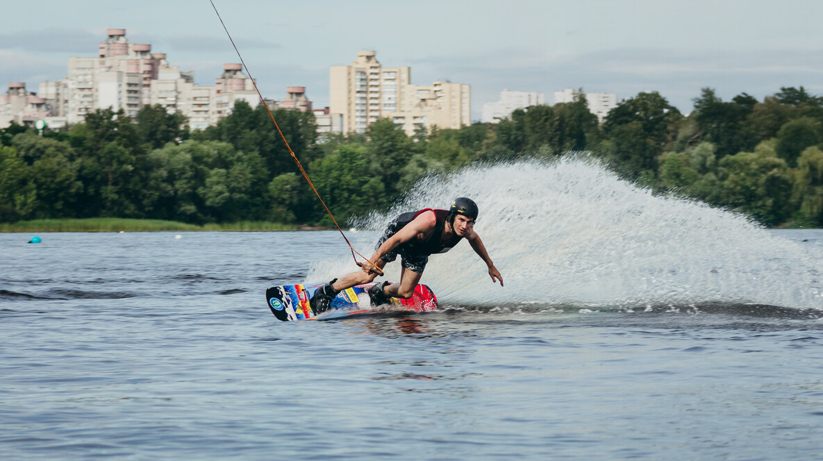 Вейкбординг на канатці для компанії Сюрприз на ювілей мамі в Івано-Франківську - Вейкбординг на канатці для компанії