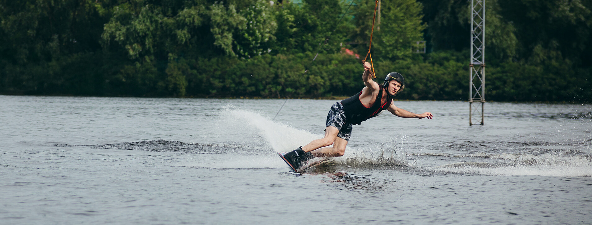 Фото 1 - Вейкбординг на канатці для компанії