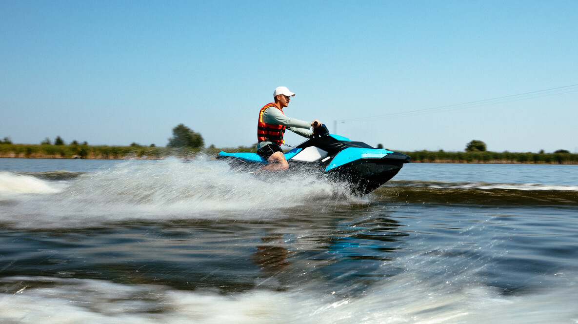 Драйв на гідроциклах для компанії Сюрприз на день народження бабусі - Драйв на гідроциклах для компанії